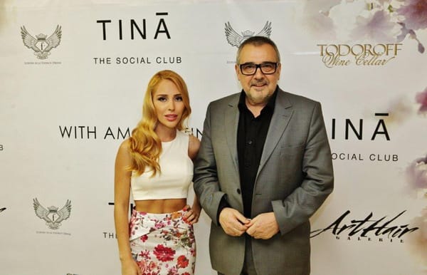 TINĀ SOCIAL CLUB